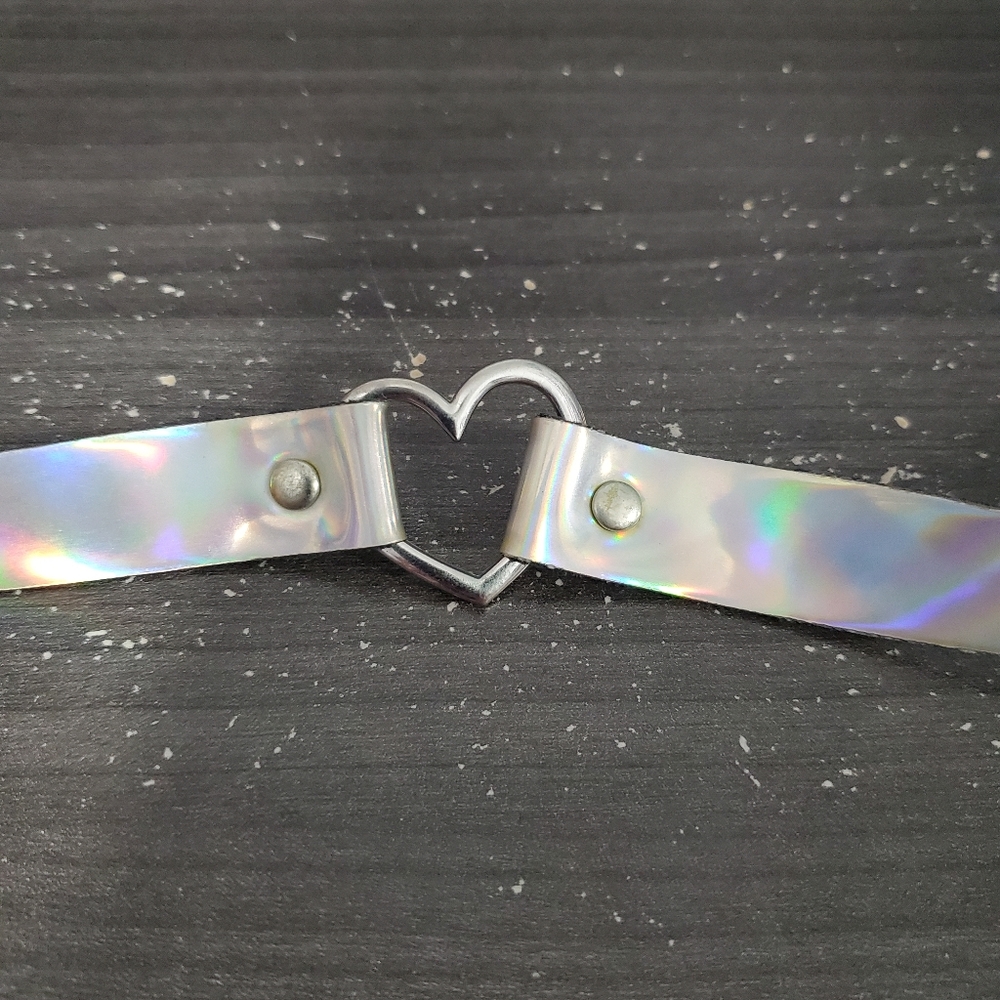 Holographic heart chocker necklace